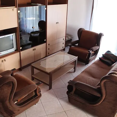 아파트 Spacious In With Covered Terrace 메덜린